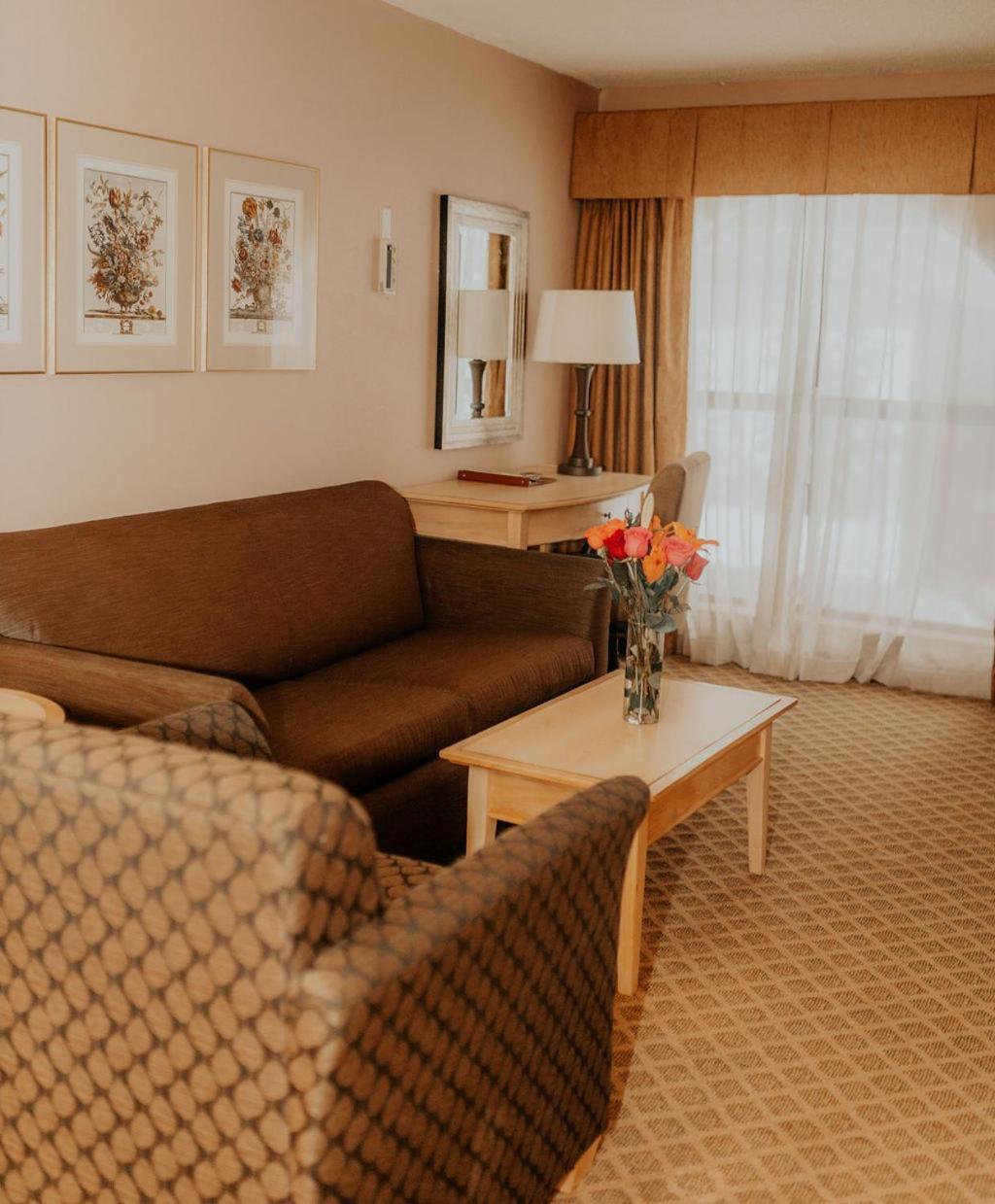Wallace Inn Екстер'єр фото